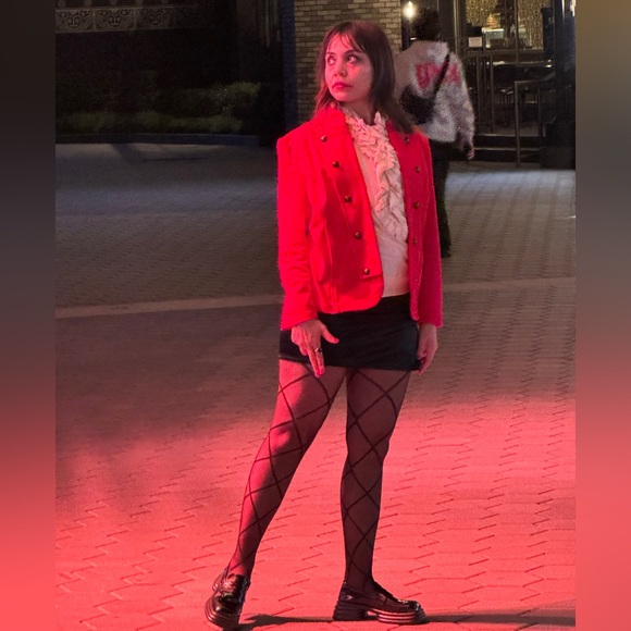 Meet your Posher, Charlótte ❤️ - Picture 2 of 4